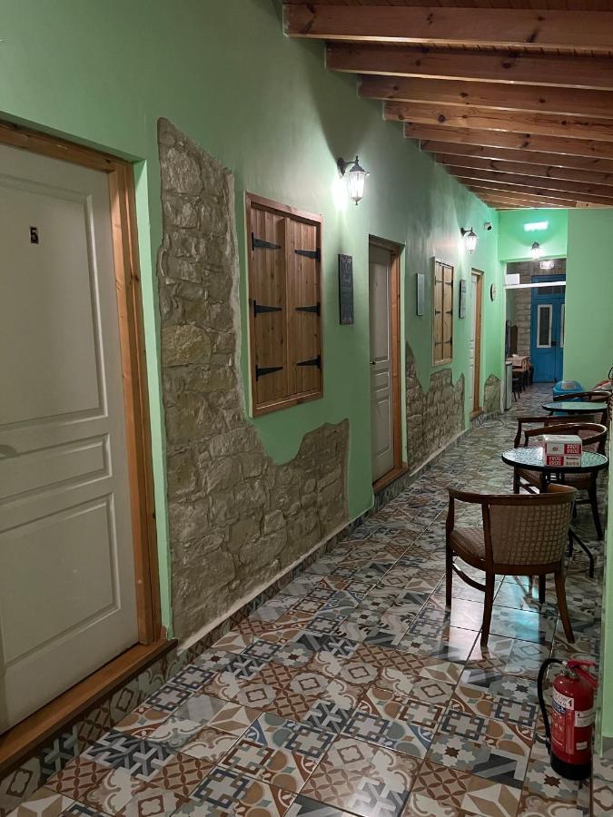 Zouglas App Guesthouse Limassol Bagian luar foto